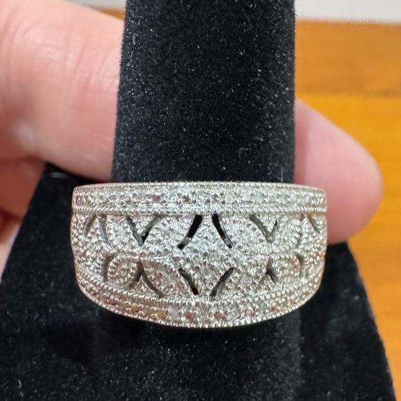 Sterling Silver and diamond Patterned Ring size 8.5 - Picture 10 of 10